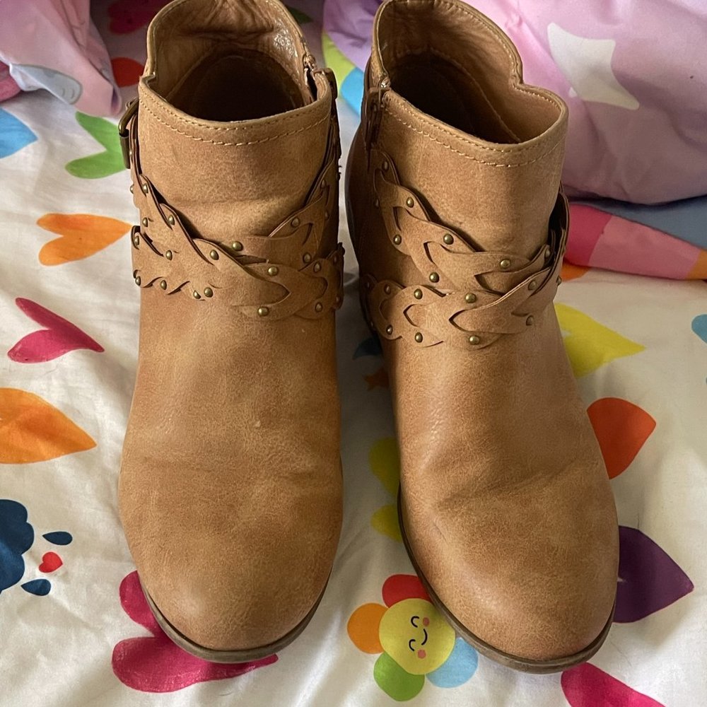 Ankle Boot - Picture 4 of 9
